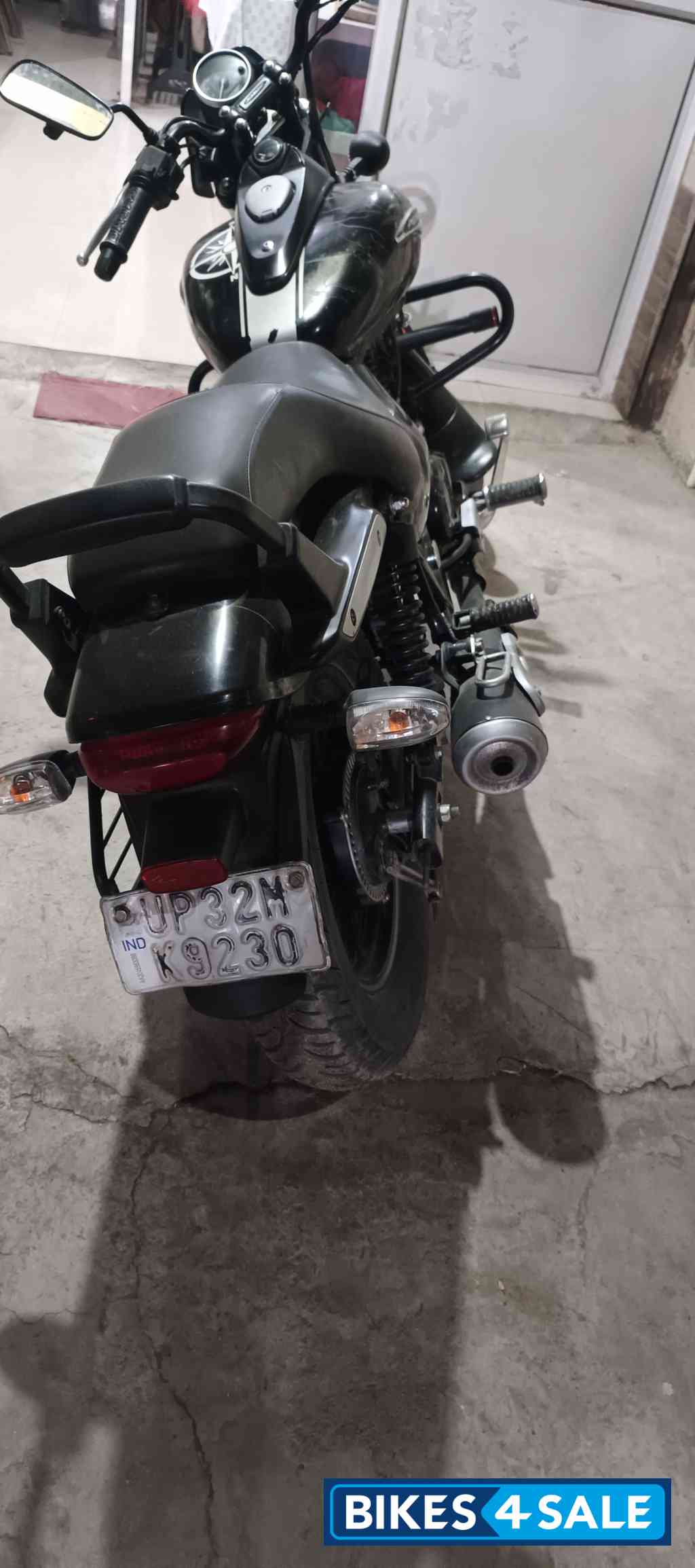 Black Bajaj Avenger Street 160 Black Bajaj Avenger Street 160