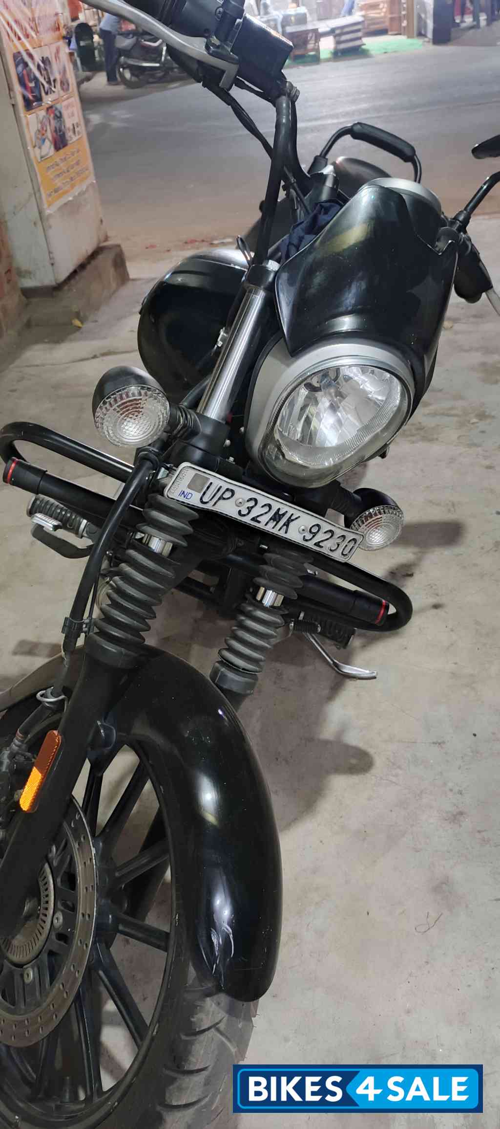 Black Bajaj Avenger Street 160 Black Bajaj Avenger Street 160