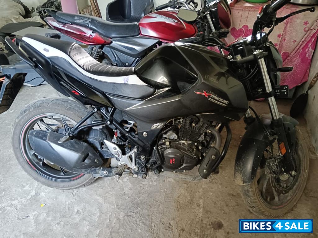 Black Hero Xtreme 160R