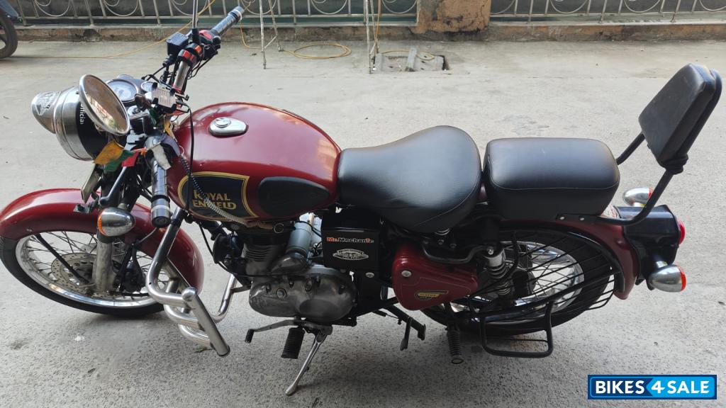 Chestnut Royal Enfield Classic 350
