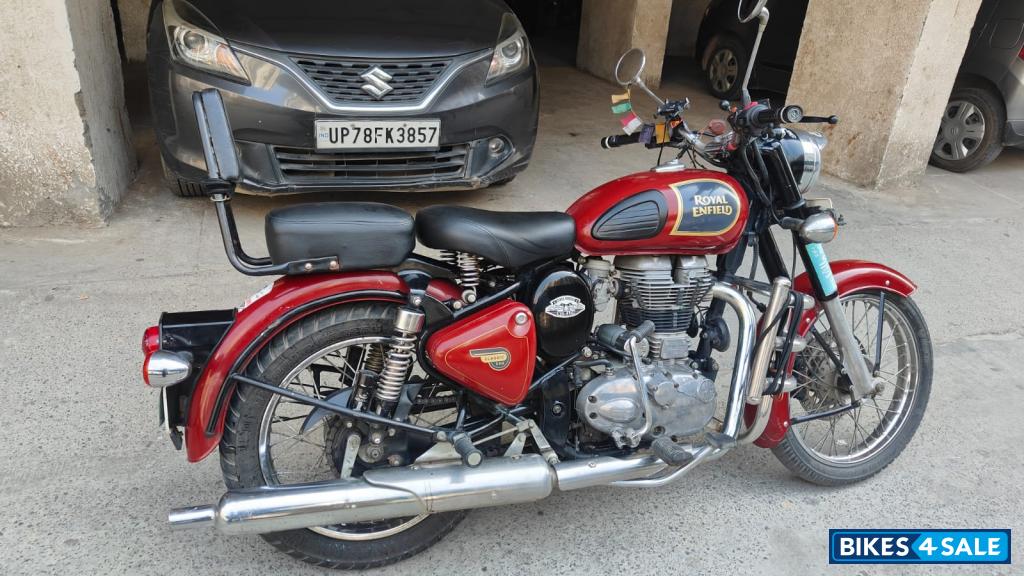Chestnut Royal Enfield Classic 350