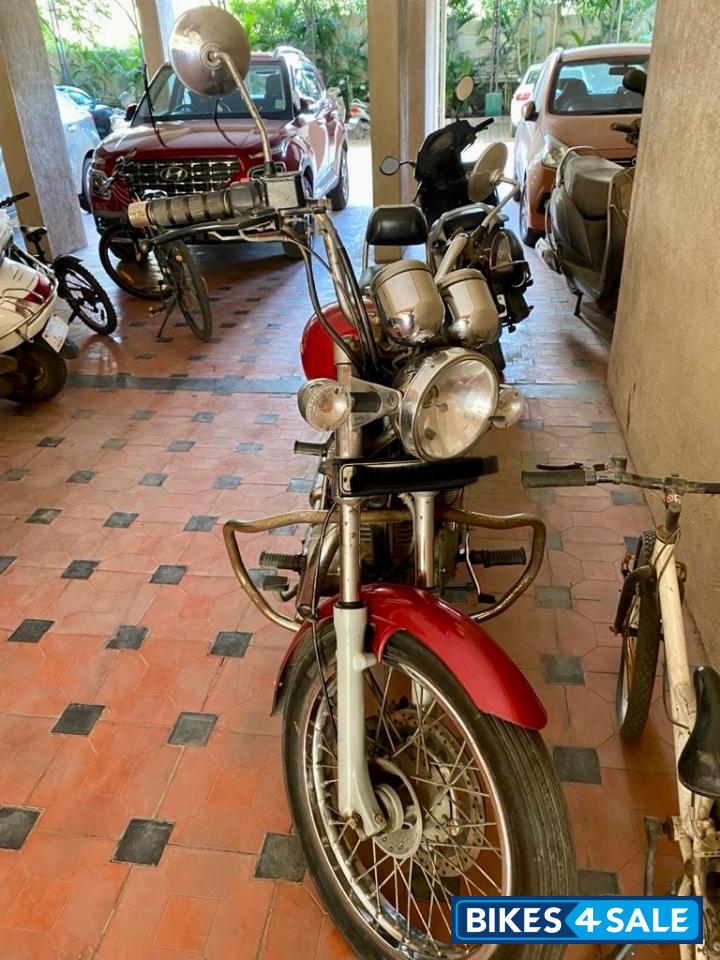 Red Royal Enfield Thunderbird TwinSpark 350 Red Royal Enfield Thunderbird TwinSpark 350