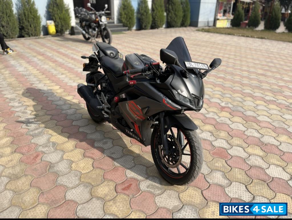Thunder Grey And Red Yamaha YZF R15 V3