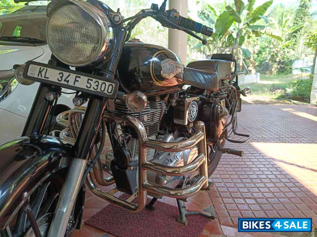 Black Royal Enfield Bullet Standard 350
