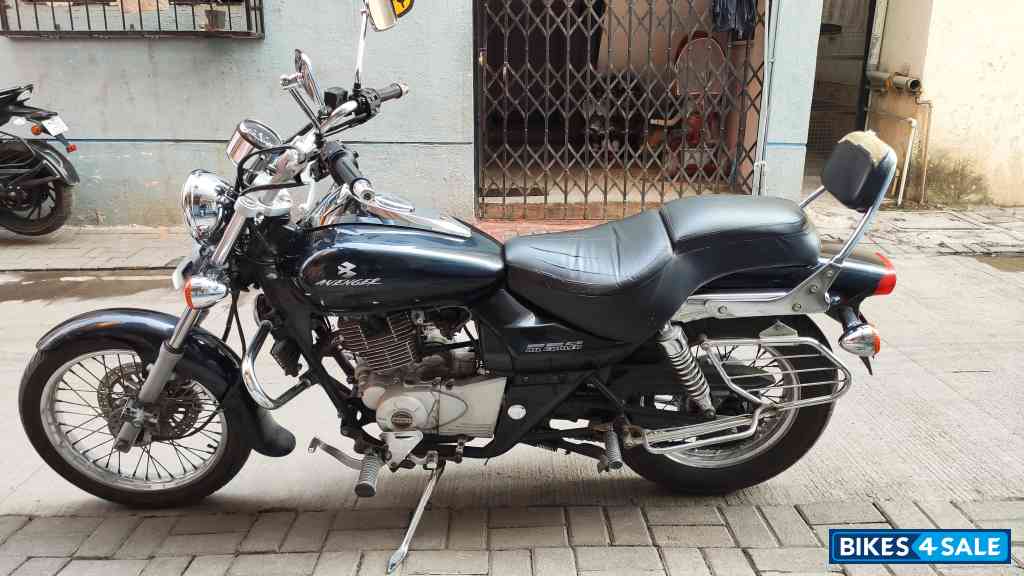 Midnight Black Bajaj Avenger 220 DTS-i Midnight Black Bajaj Avenger 220 DTS-i