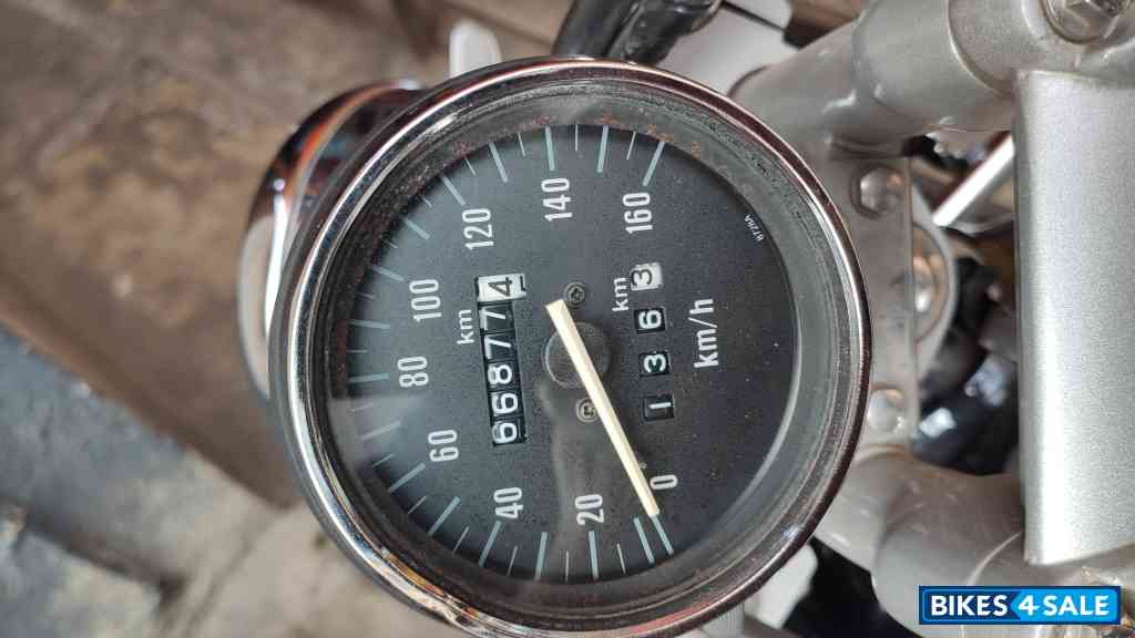 Midnight Black Bajaj Avenger 220 DTS-i Midnight Black Bajaj Avenger 220 DTS-i