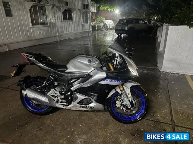 Silver Blue Yamaha R15M