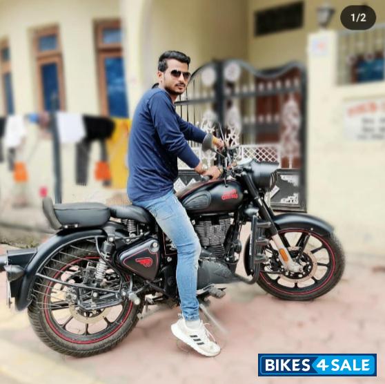 Royal Enfield Classic Stealth Black