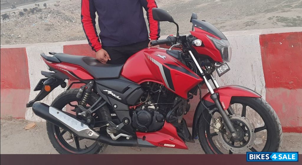 Red TVS Apache RTR 160