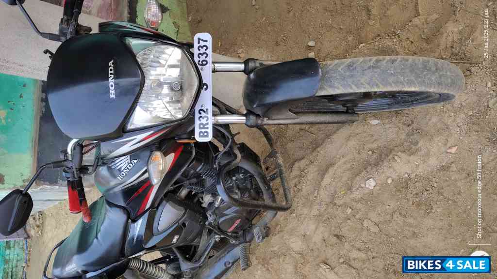 Black Honda CB Shine