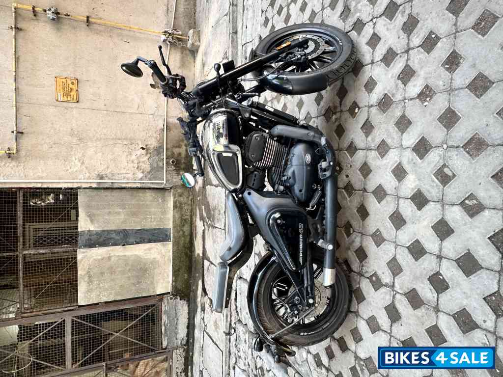 Jawa 42 Bobber Black Mirror