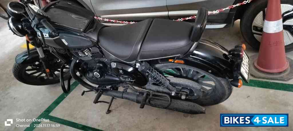 Yezdi Roadster Dual Tone