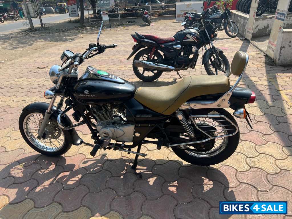 Bajaj Avenger 220 DTS-i