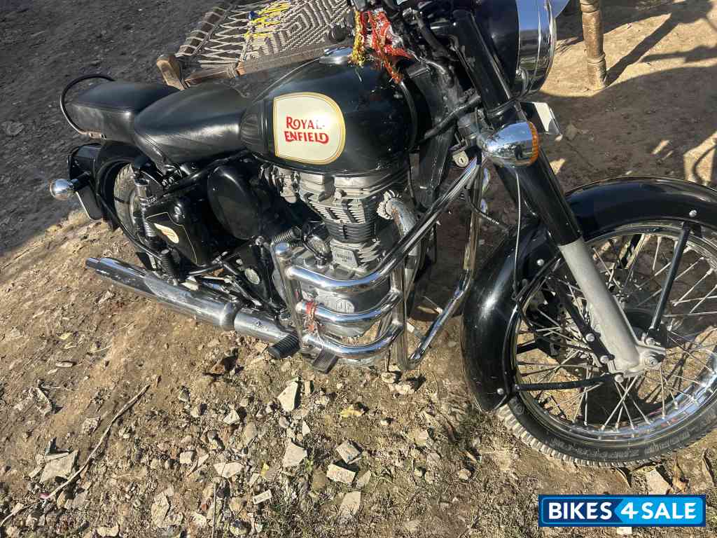 Black Royal Enfield Classic 350