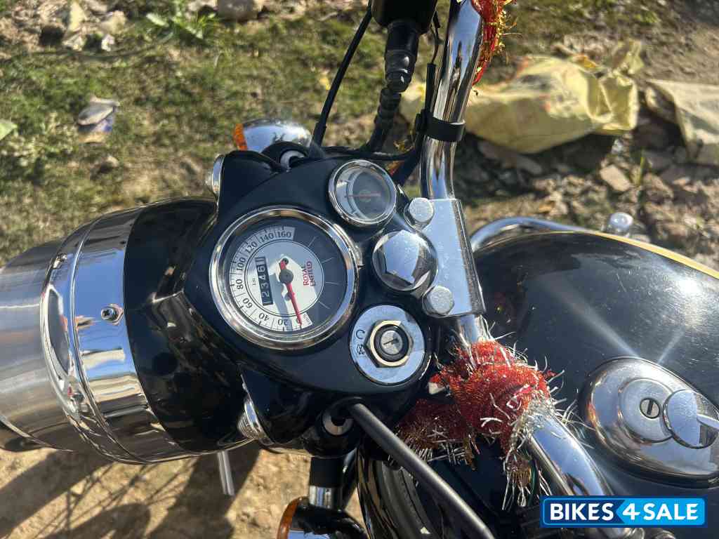 Black Royal Enfield Classic 350 Black Royal Enfield Classic 350
