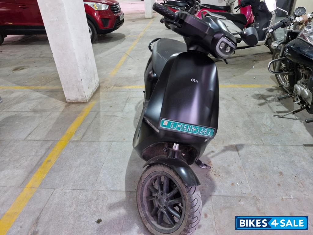 Matt Black Ola S1 Pro