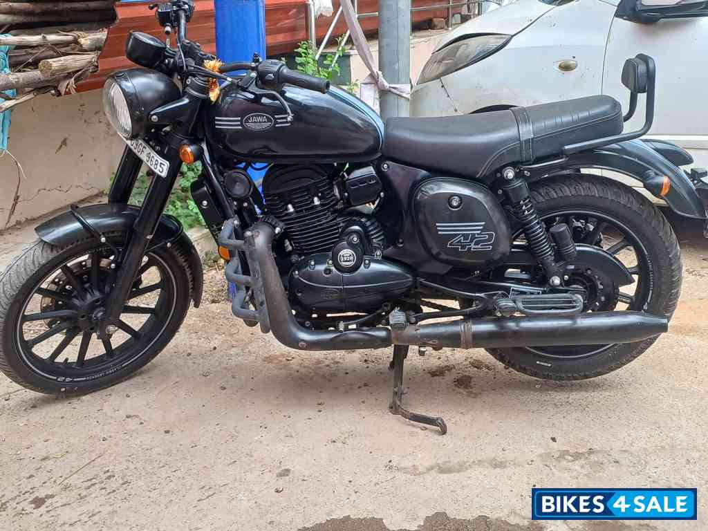 Jawa 42 Dual Channel ABS AllStar Black