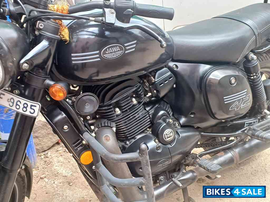 Jawa 42 Dual Channel ABS AllStar Black