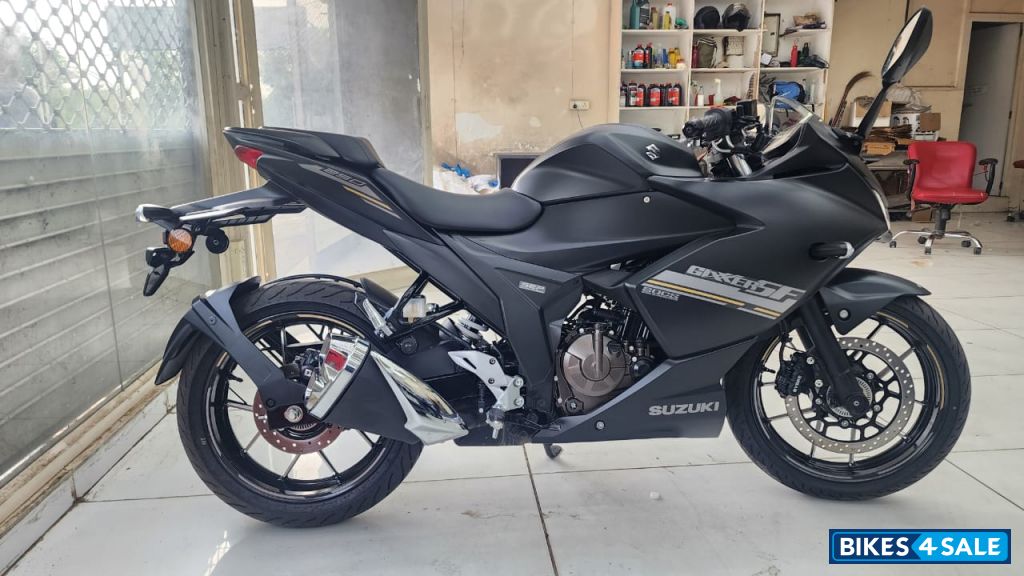 Matte Black Suzuki Gixxer SF 250 BS6