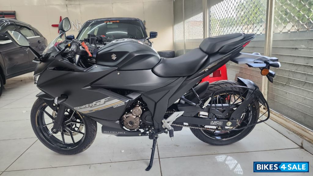 Matte Black Suzuki Gixxer SF 250 BS6