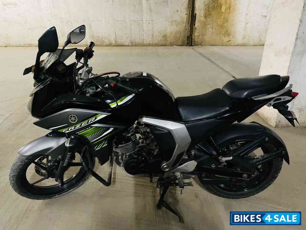 Metallic Black Yamaha Fazer