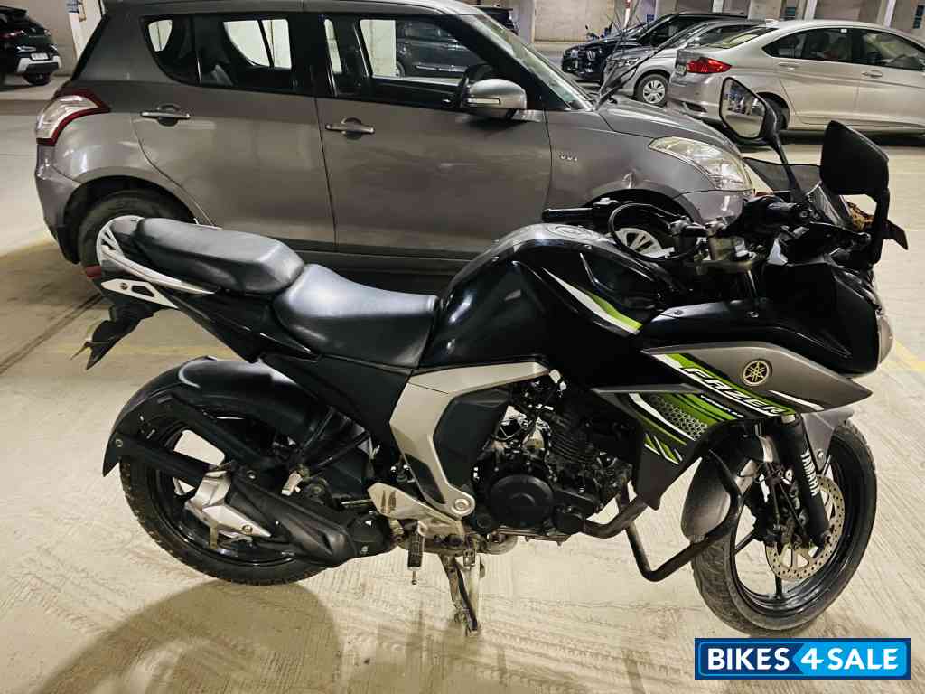 Metallic Black Yamaha Fazer