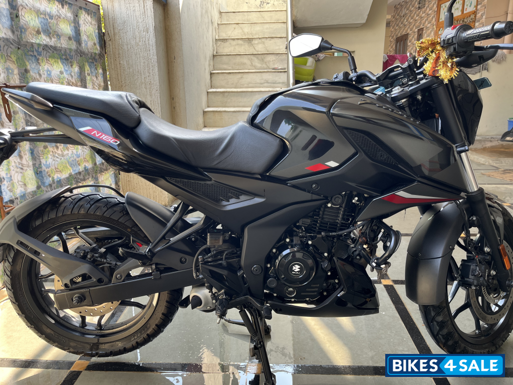 Brooklyn Black Bajaj Pulsar N160 Dual Channel ABS