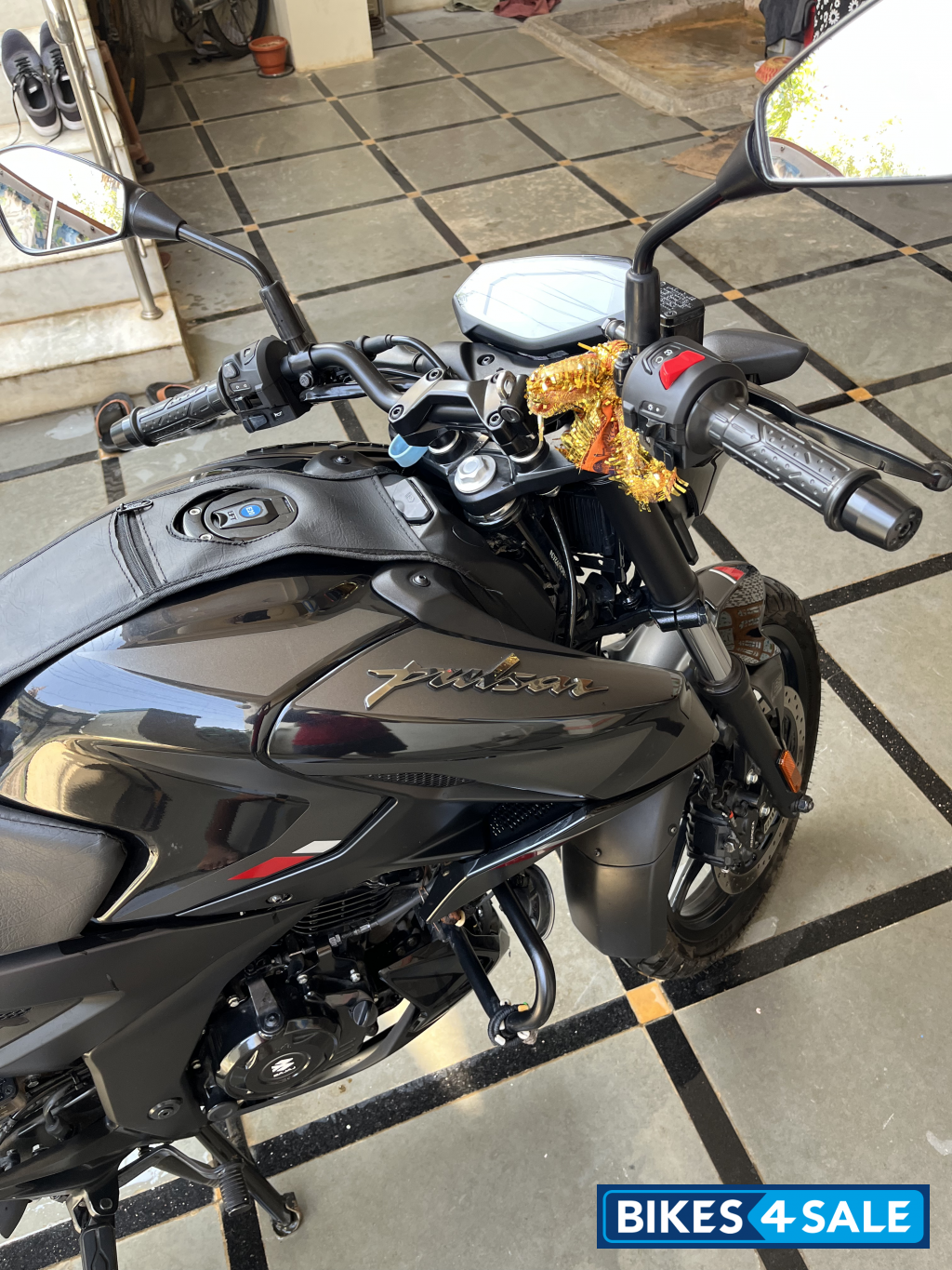 Brooklyn Black Bajaj Pulsar N160 Dual Channel ABS