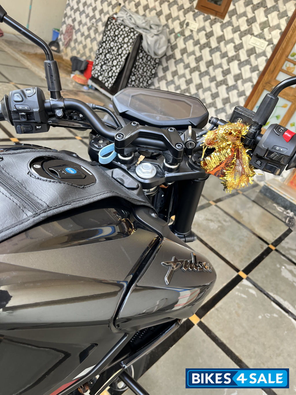 Brooklyn Black Bajaj Pulsar N160 Dual Channel ABS