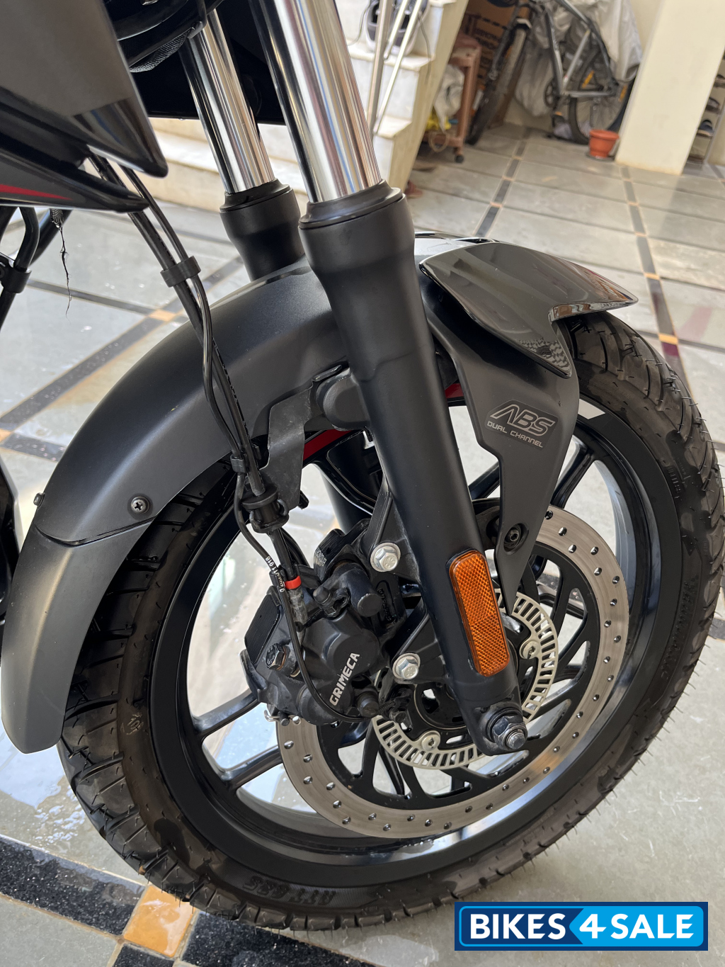 Brooklyn Black Bajaj Pulsar N160 Dual Channel ABS
