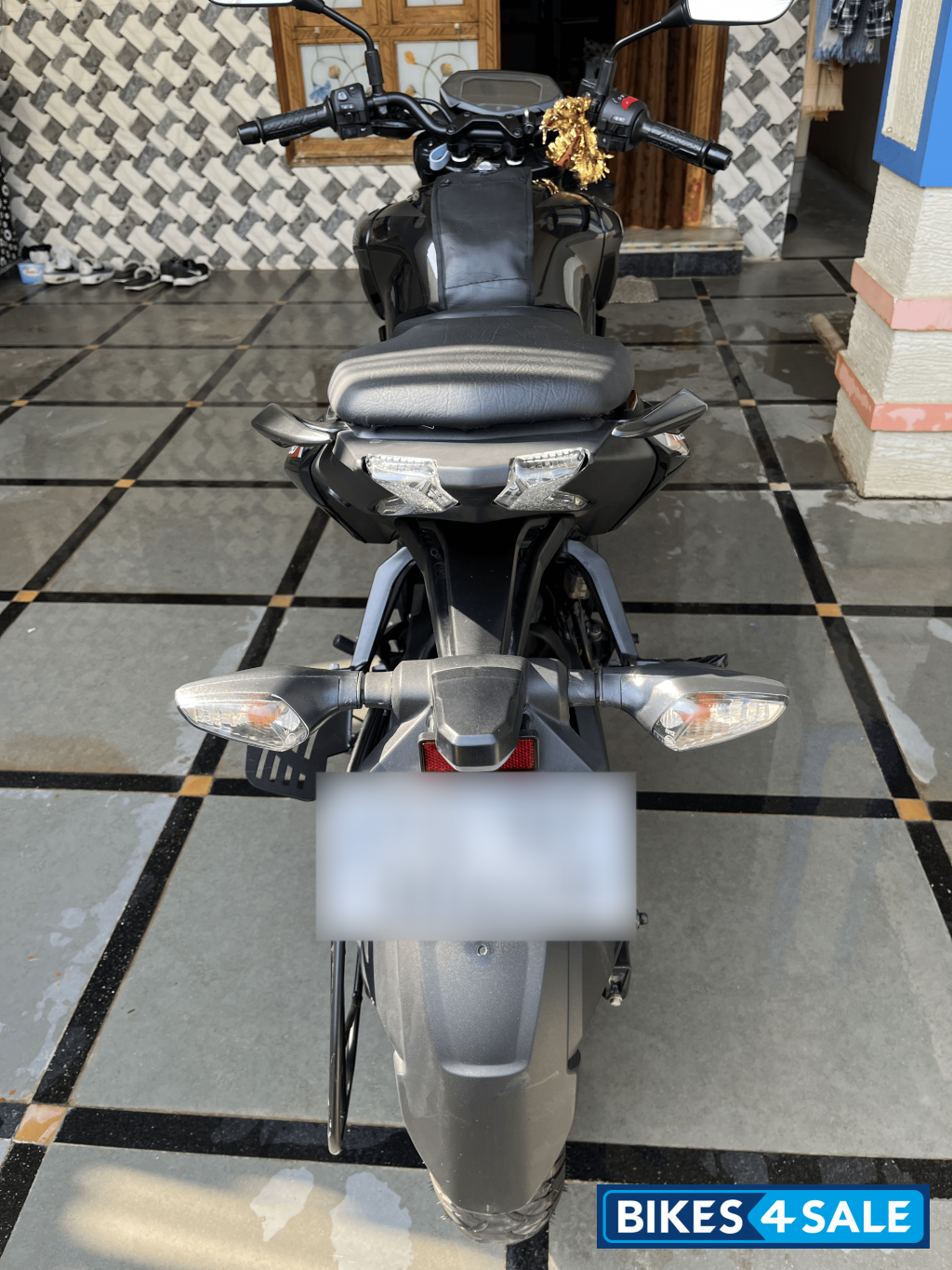 Brooklyn Black Bajaj Pulsar N160 Dual Channel ABS