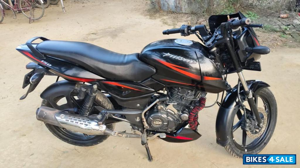 Black Bajaj Pulsar 150 DTSi