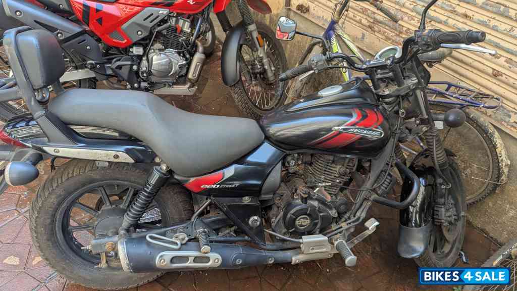 Bajaj Avenger Street 220