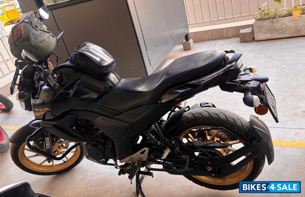 Black And Glod Yamaha FZ-S FI V3 2022