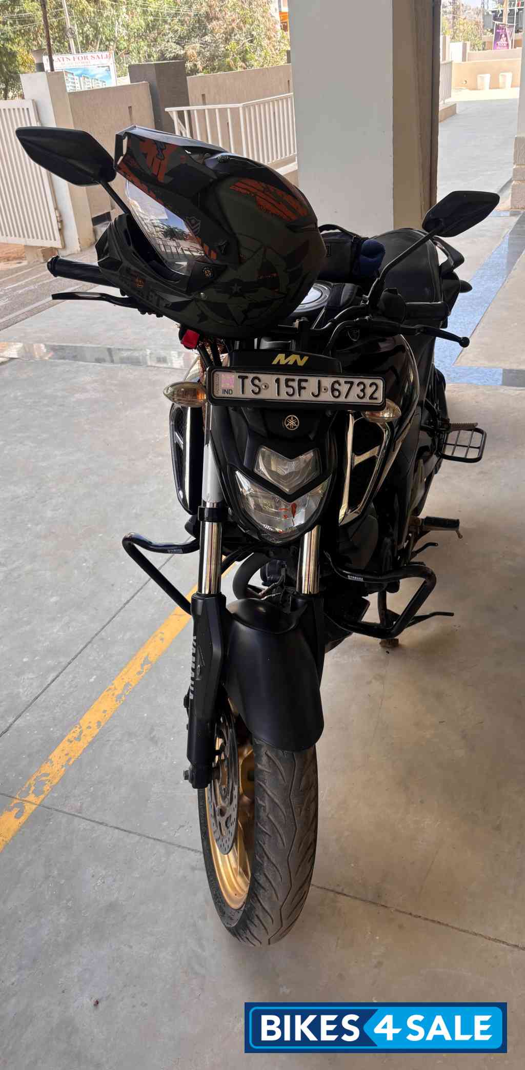 Black And Glod Yamaha FZ-S FI V3 2022