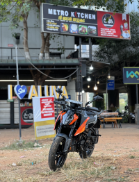 Electronic Orange KTM Duke 250 2024