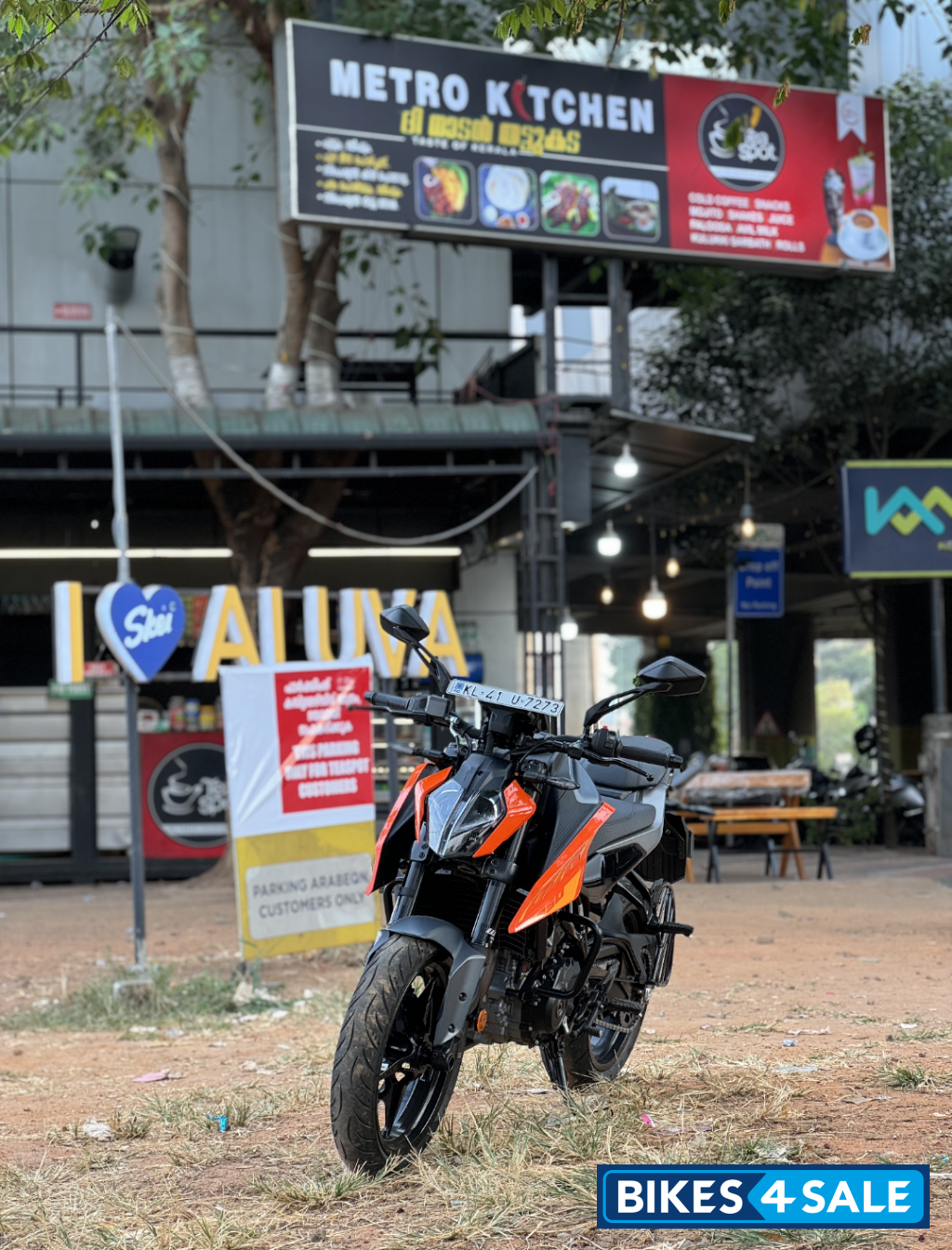 Electronic Orange KTM Duke 250 2024