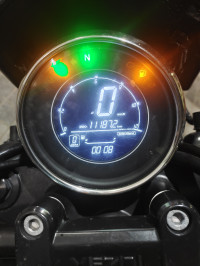 Yezdi Roadster Dark 2022 Model