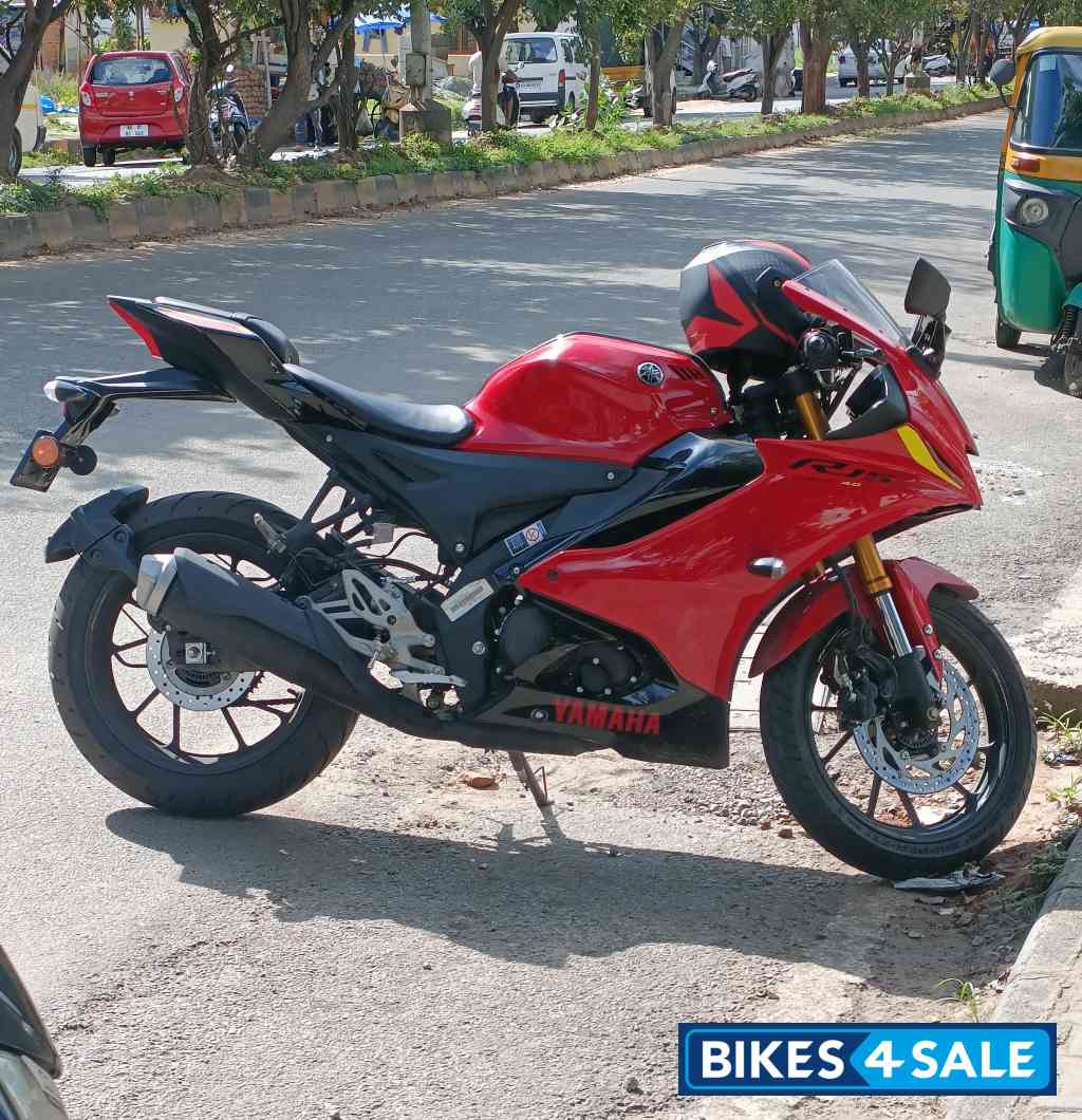 Yamaha R15 V4