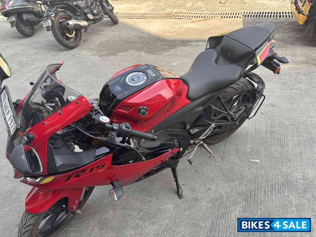 Yamaha R15 V4