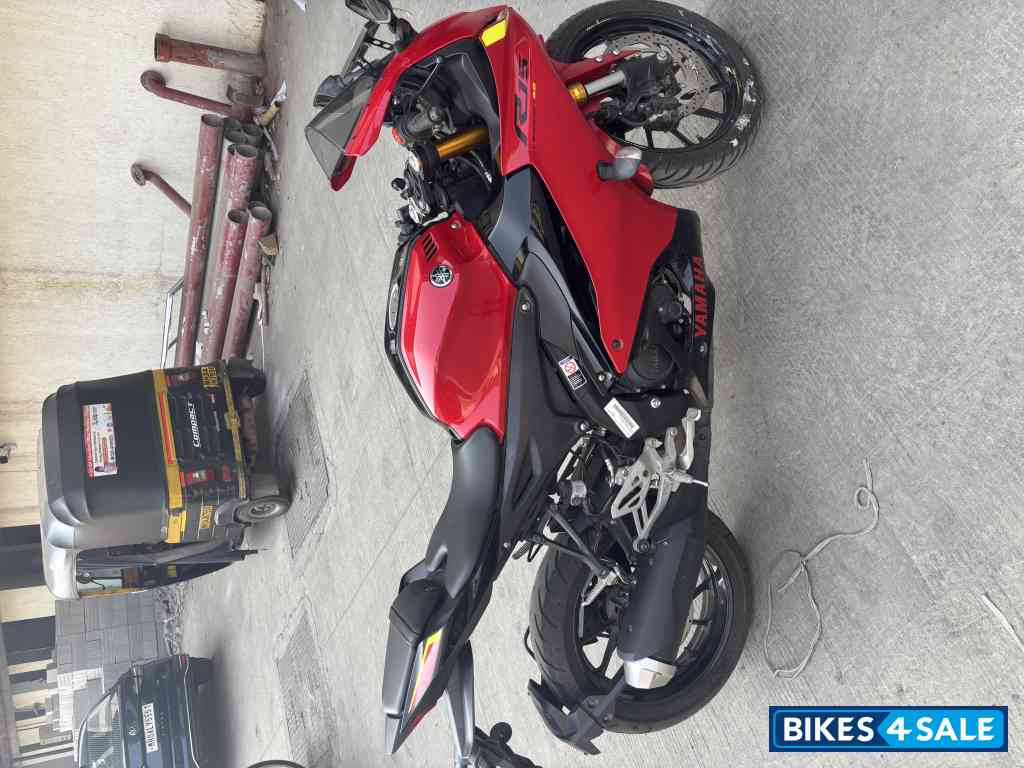 Yamaha R15 V4