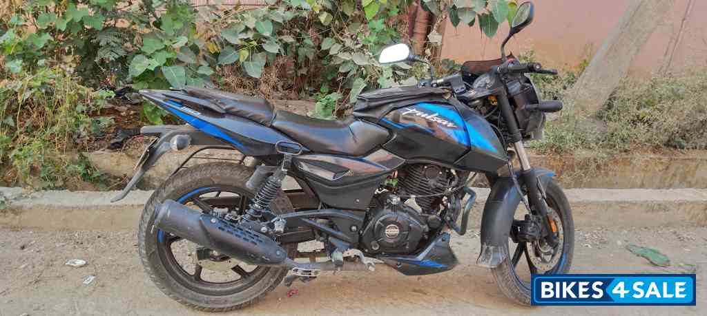 Blue And Black Bajaj Pulsar P150 Twin Disc Split Seat Blue And Black Bajaj Pulsar P150 Twin Disc Split Seat