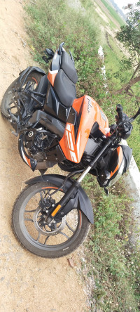 Orange Bajaj Pulsar NS 125