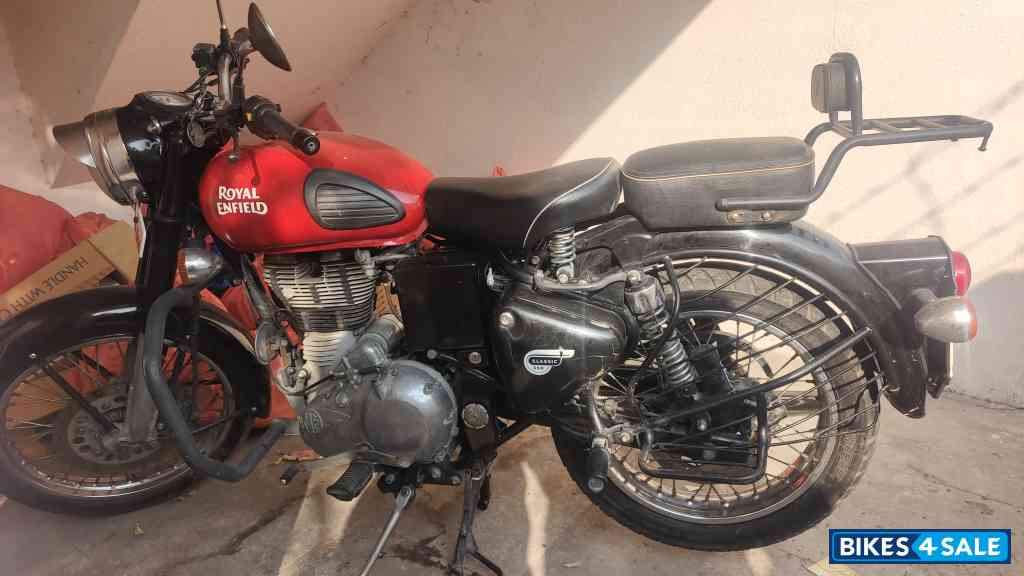 Red Royal Enfield Classic 350 Redditch Red