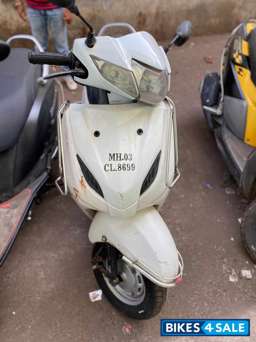 White Honda Activa 3G