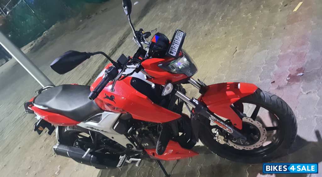 Red TVS Apache RTR 160 4V