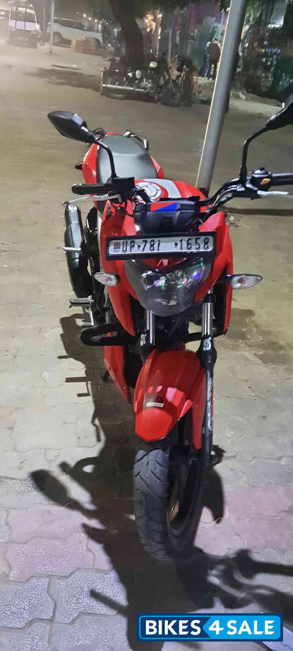 Red TVS Apache RTR 160 4V