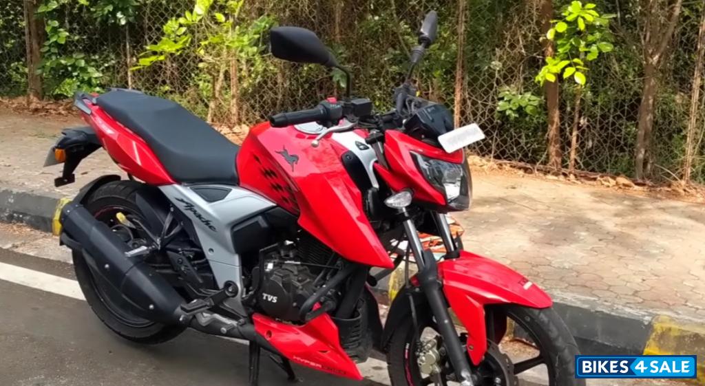 Red TVS Apache RTR 160 4V