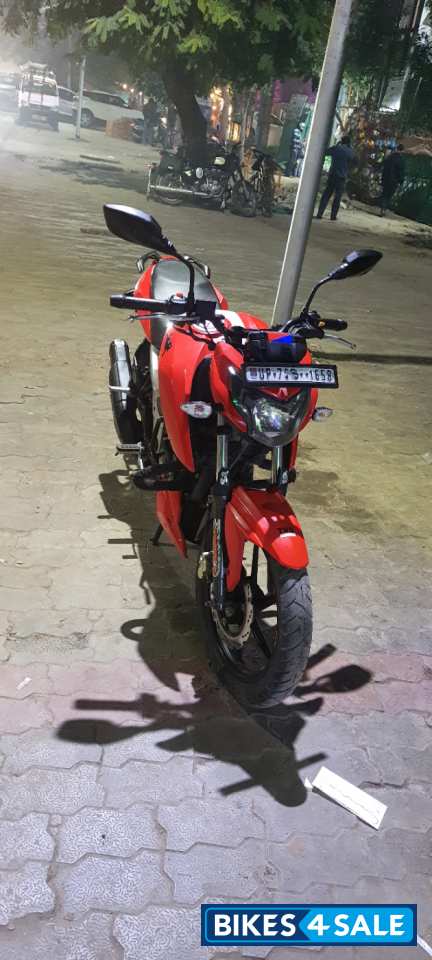 Red TVS Apache RTR 160 4V