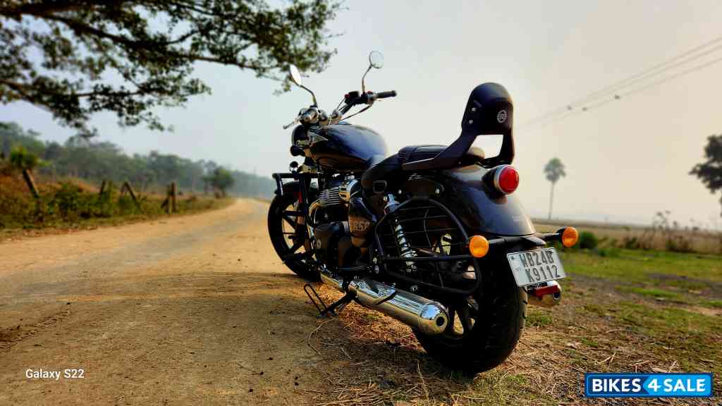 Black Royal Enfield Super Meteor 650